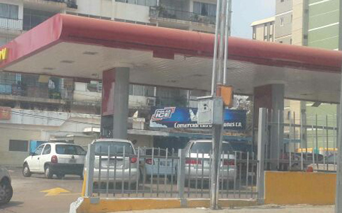 No hay gasolina y las colas no cesan