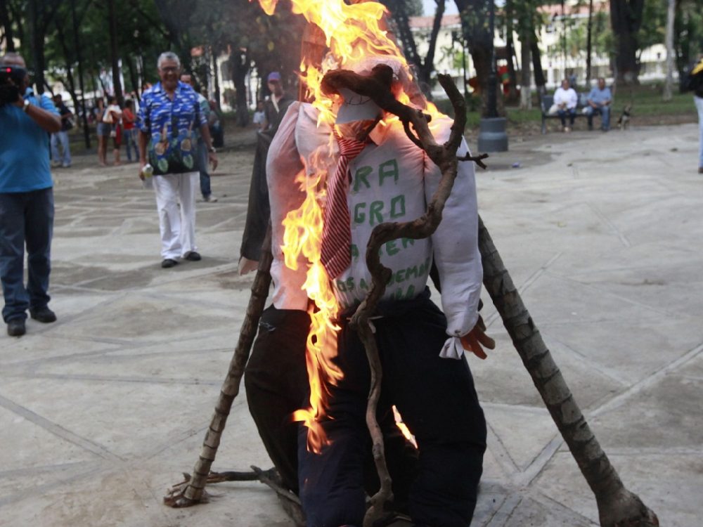 Venezolanos aceptarán transferencias para la quema de Judas