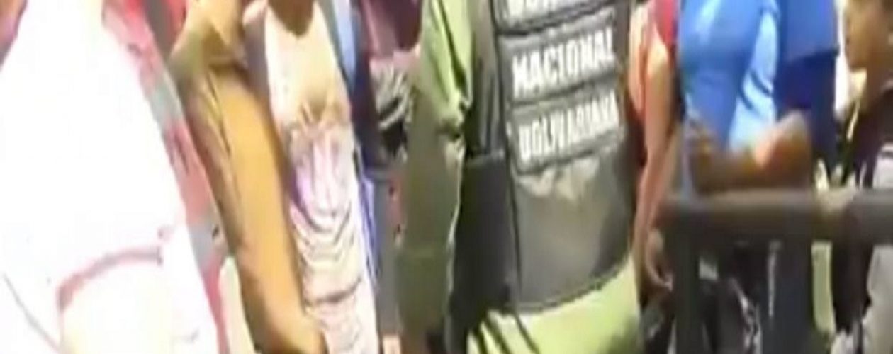 Pacientes renales protestaron en las cercanías al Palacio de Miraflores (Vídeo)