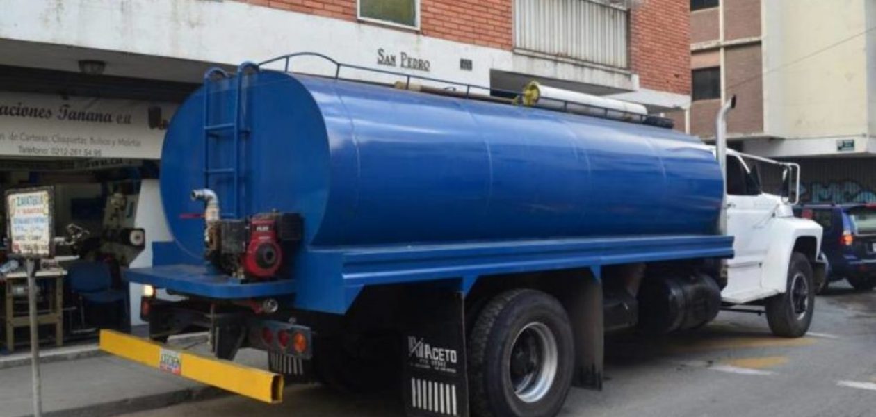 Caraqueños pagan hasta Bs 20 millones por camión cisterna