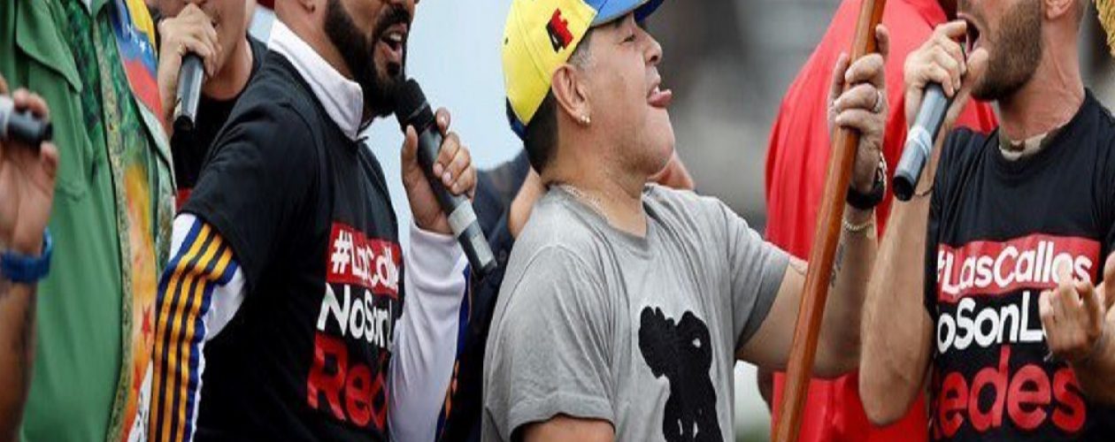 El nuevo show de Maradona durante acto de campaña de Maduro