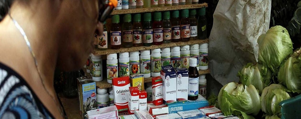 Bachaqueros de Catia venden medicinas arriesgando la salud de los venezolanos