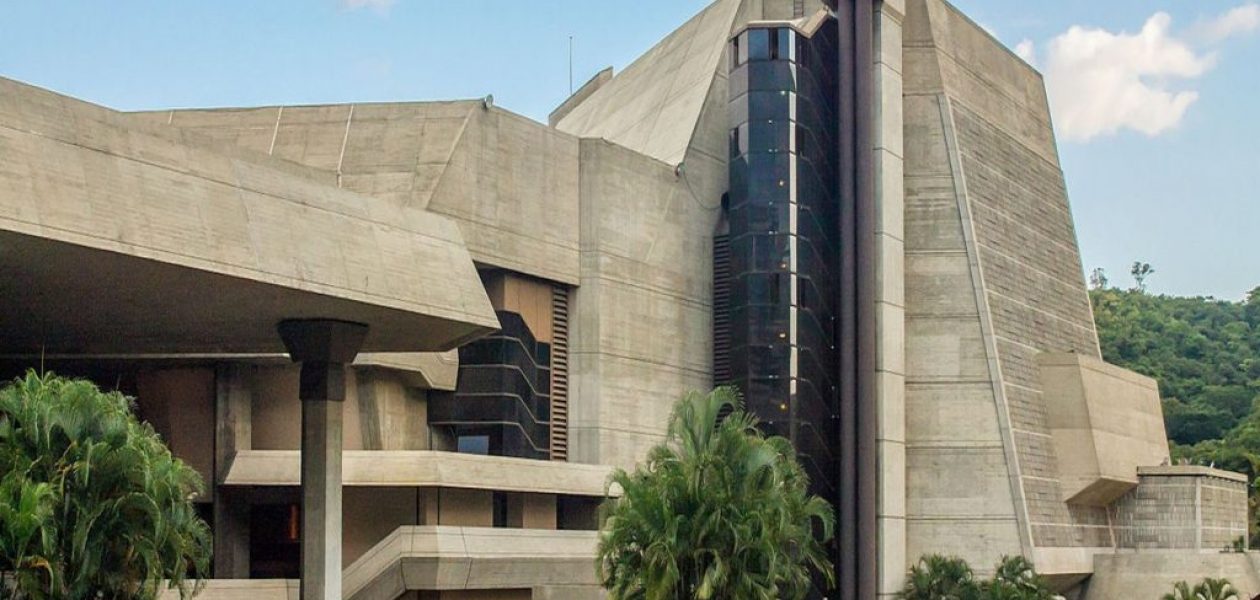 Teatro Teresa Carreño un complejo imponente sumergido en grietas y oscuridad