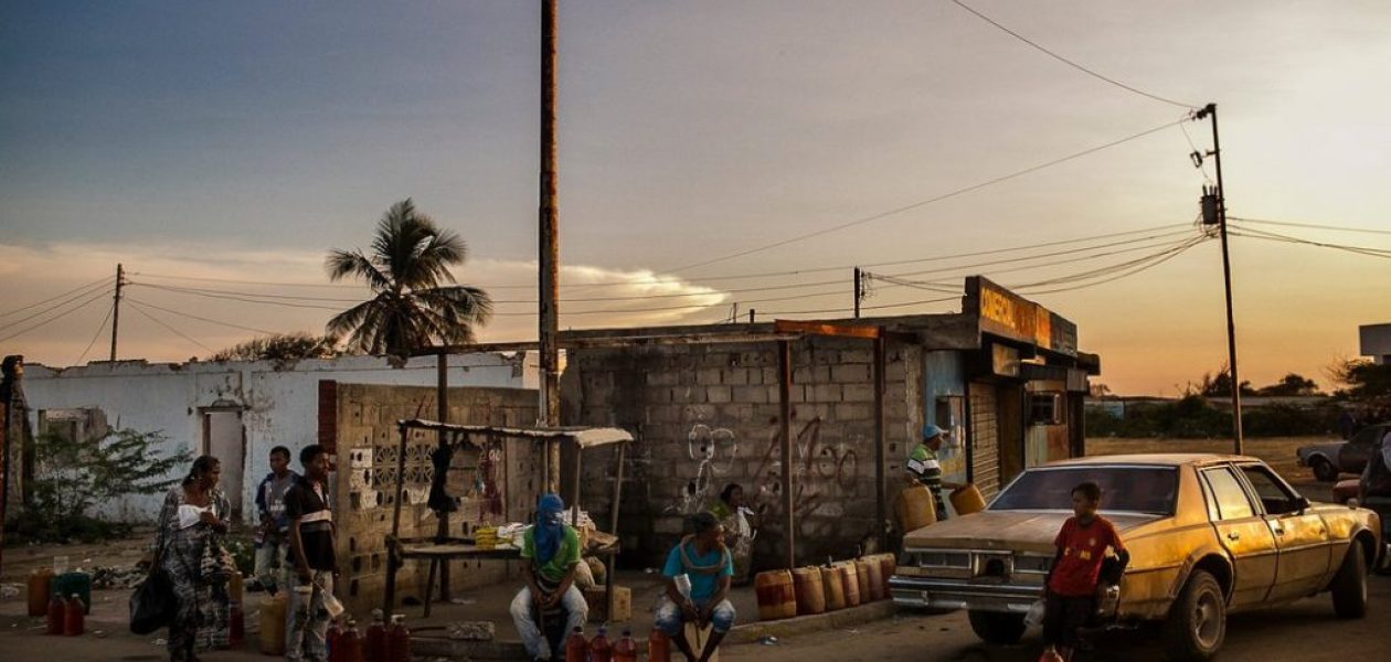 Artículo sobre niños que trafican gasolina en La Guajira gana Premio Rey de España