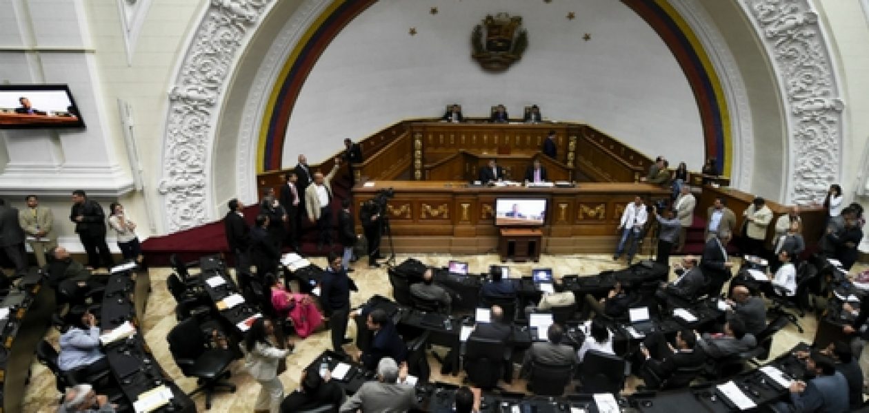 Asamblea Nacional aprueba acuerdo de emplazamiento al CNE por cronograma del RR