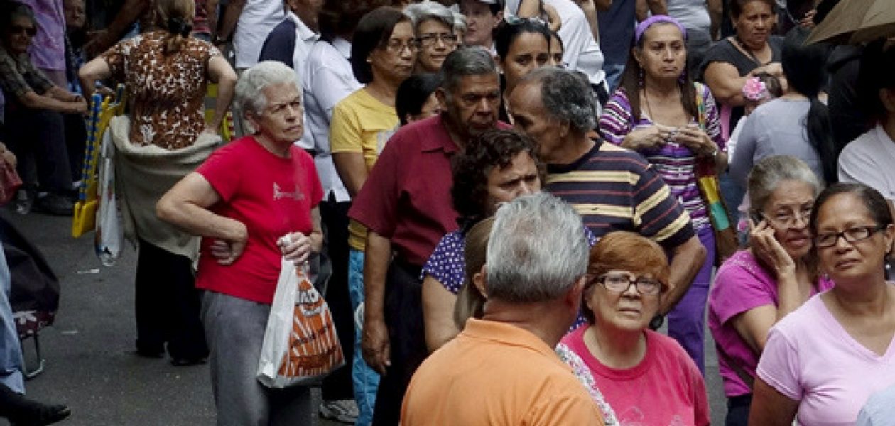 En Barcelona la violencia se apodera de las colas del hambre