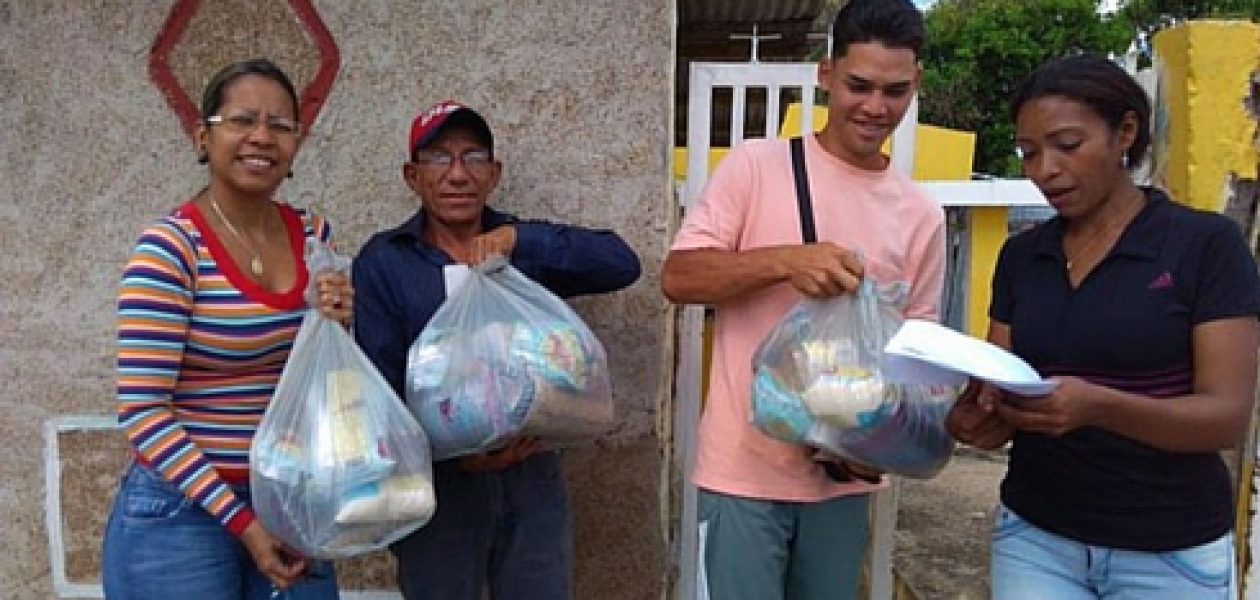 ¿Quién controla las bolsas de comida de los CLAP?