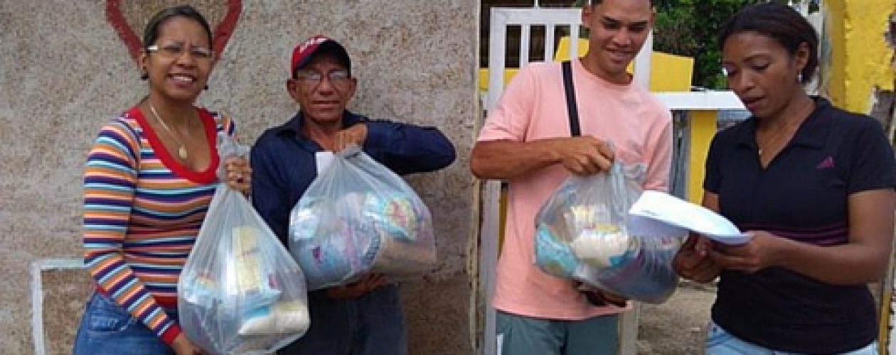 ¿Quién controla las bolsas de comida de los CLAP?