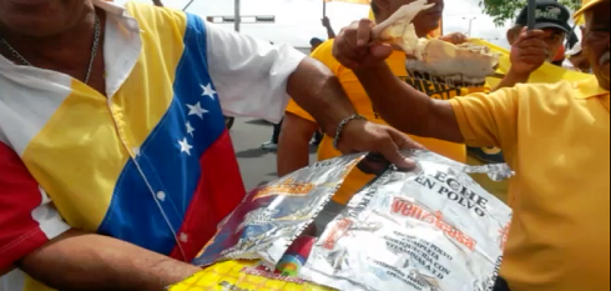 Denuncian que bolsas de comida de los CLAP incluyen alimentos vencidos