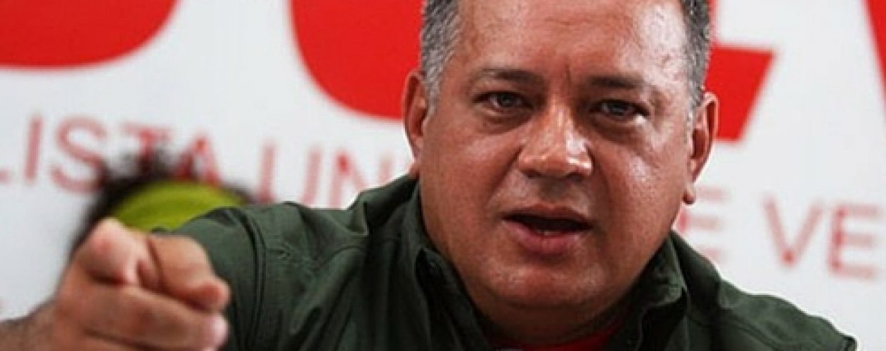 Diosdado Cabello: Funcionarios públicos que firmaron no deberían seguir en sus cargos