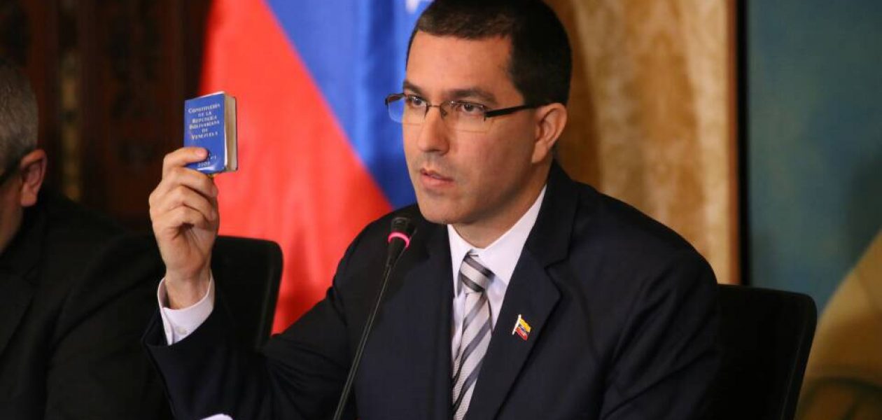 Arreaza sale en defensa de los siete chavistas sancionados por la UE con un sentido comunicado