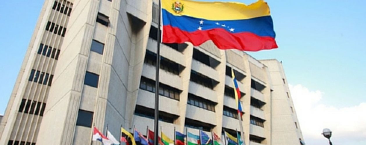 Capriles convoca a marchar hacia las sedes del TSJ