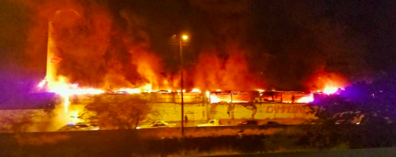Incendio con fuertes explosiones consume galpón en Quinta Crespo (Fotos)
