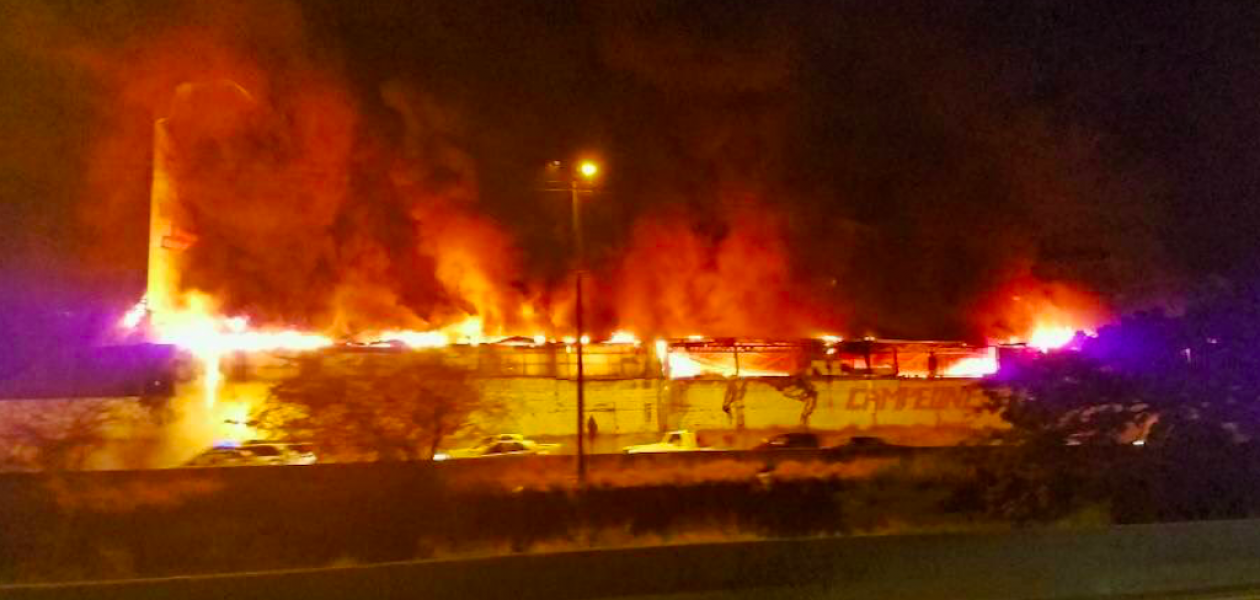 Incendio con fuertes explosiones consume galpón en Quinta Crespo (Fotos)
