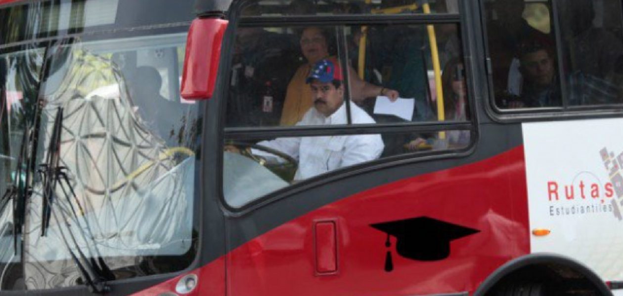 Cesar Lanzón: “Aquí siguen llenando los autobuses de personas para abultar mítines del régimen”
