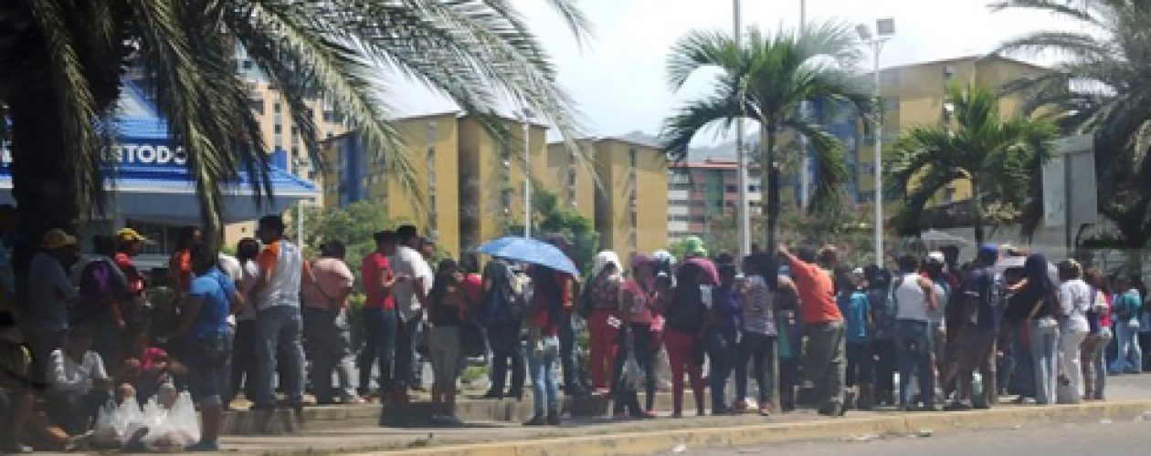 «Cada día hay más personas en las colas, los Clap no hacen su trabajo”