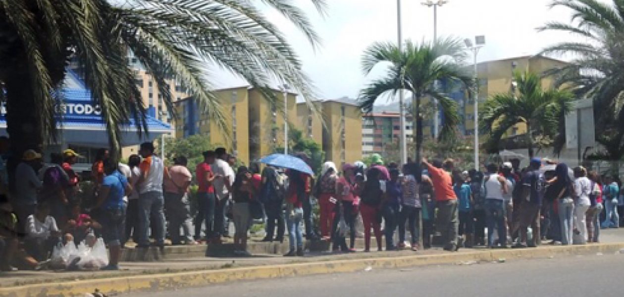 «Cada día hay más personas en las colas, los Clap no hacen su trabajo”