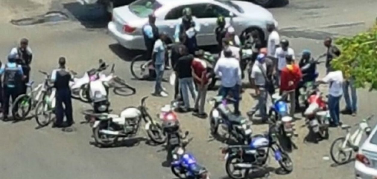 Colectivos del oficialismo asaltan durante “toma de Guayana”