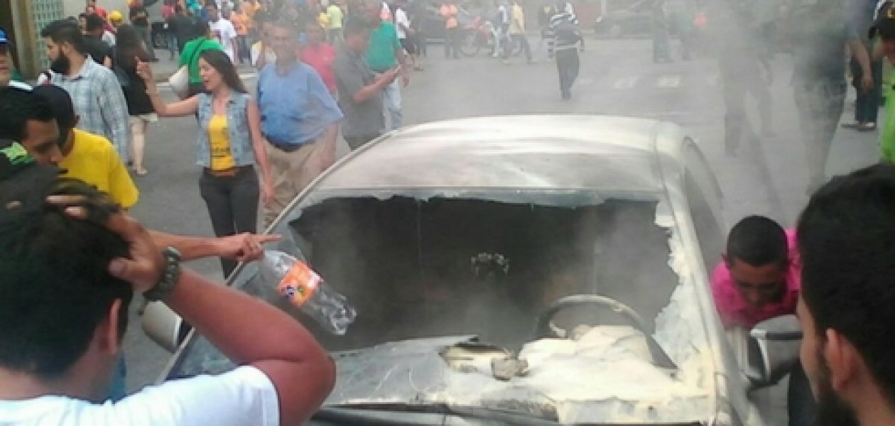 Diputado Conrado Pérez: «Colectivos pagados por el gobierno quemaron mi vehículo»