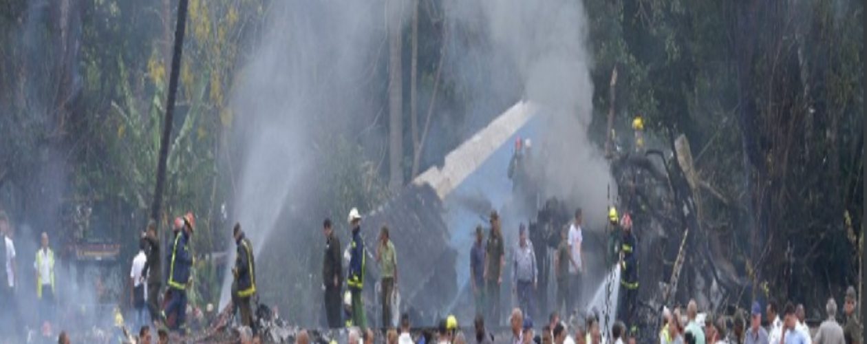 Avión de Cubana de Aviación  cayó en La Habana después de despegar