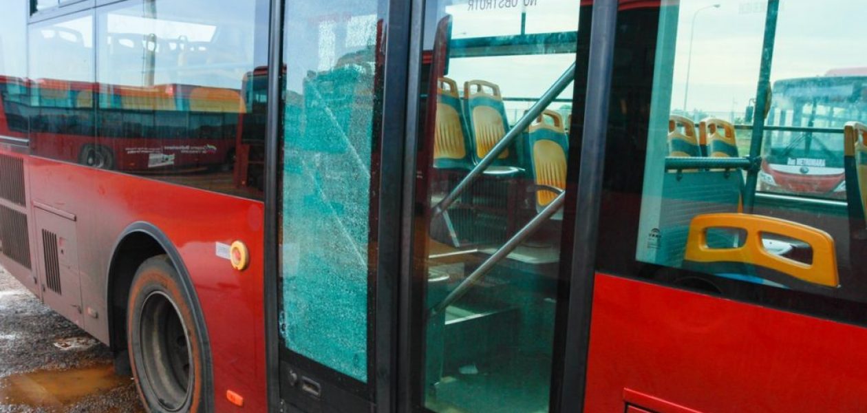 Así transita un metrobús por la autopista Petare-Guarenas en revolución (Video)