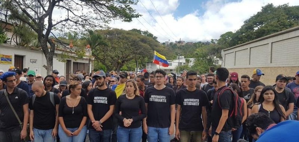 Estudiantes marcharon hasta el Cementerio del Este para conmemorar a los asesinados en protestas (Fotos+videos)