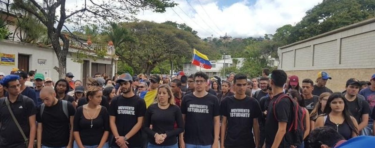 Estudiantes marcharon hasta el Cementerio del Este para conmemorar a los asesinados en protestas (Fotos+videos)