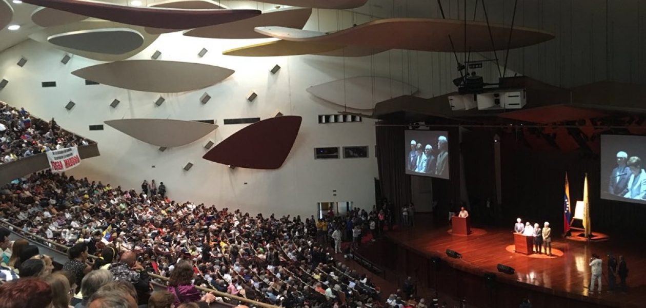 Sociedad civil y diversos sectores del país se concentraron en el Aula Magna de la UCV