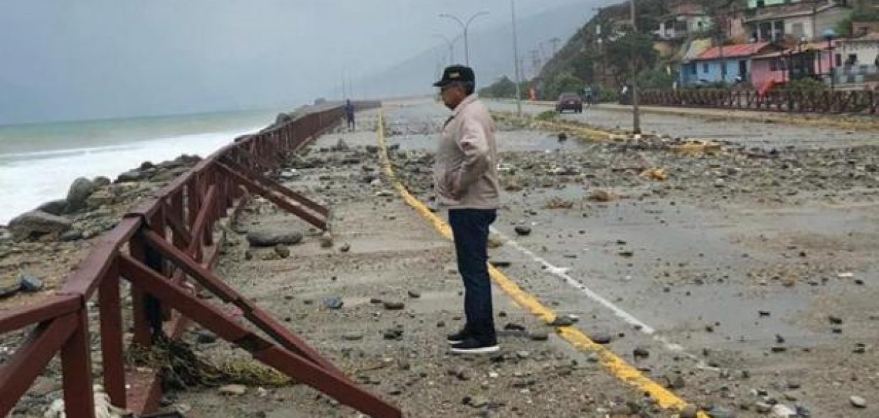 Plan de contingencia por lluvias y fuerte oleaje en Vargas (Videos)