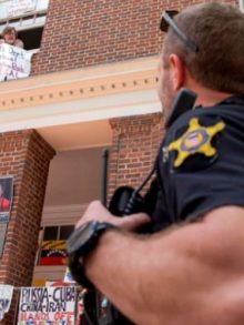 EE.UU ordena desalojo a ocupantes chavistas de la Embajada de Venezuela en Washington