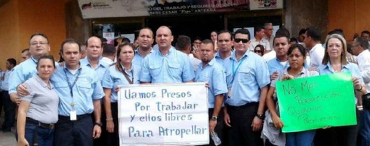 Trabajadores de Empresas  Polar protestan ante el Ministerio del Trabajo