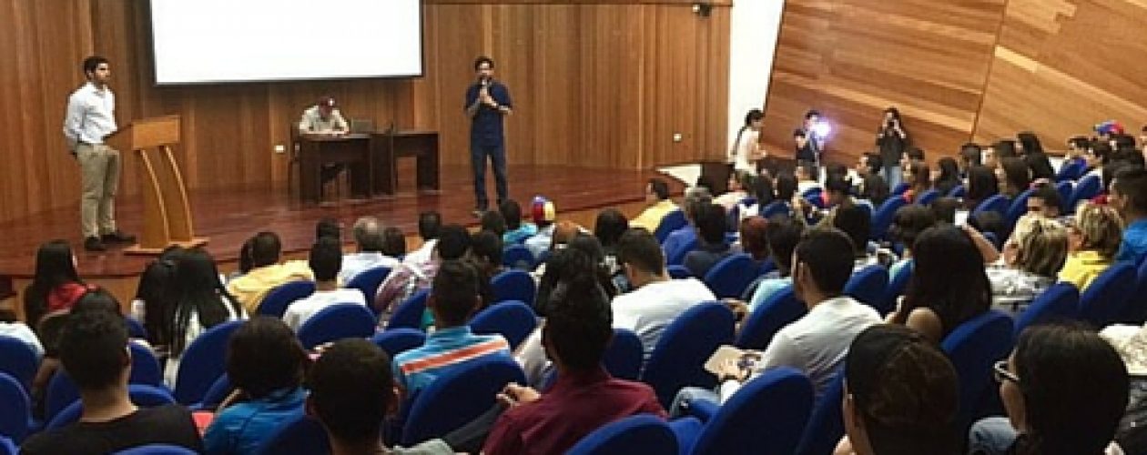Estudiantes de Guayana sostuvieron encuentro con diputado Pizarro