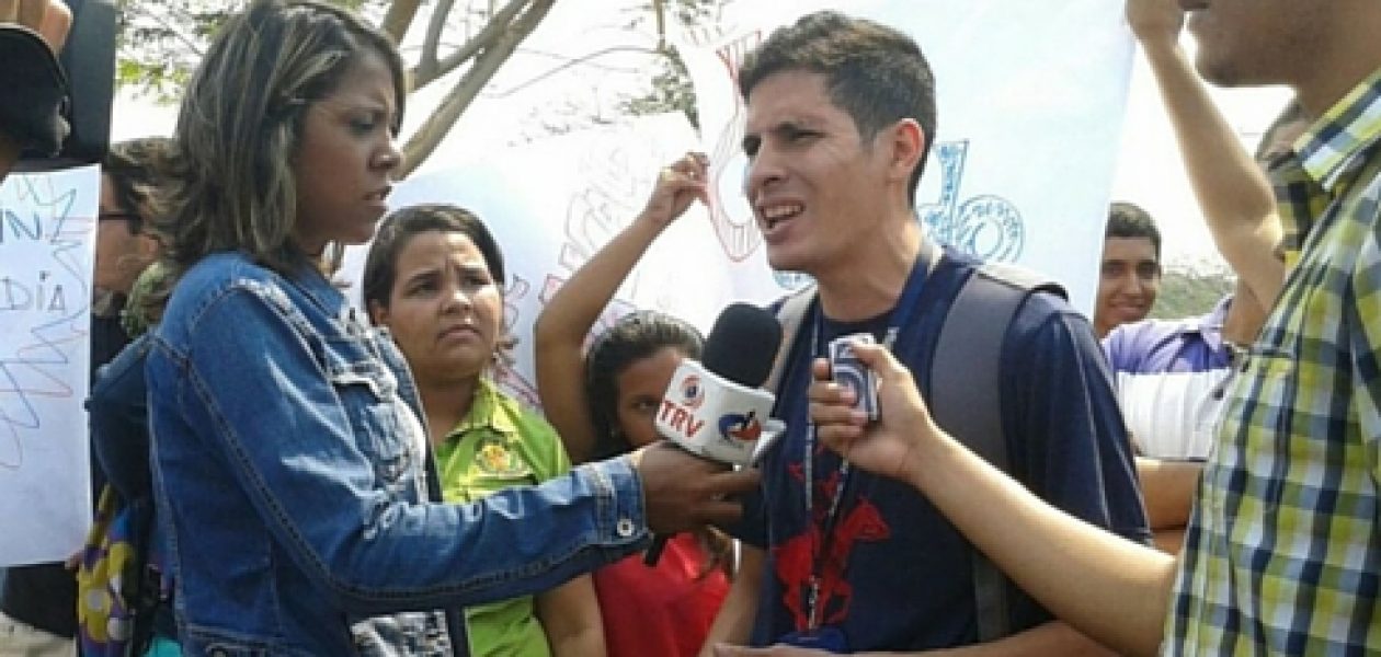 Estudiantes de la UCV mantienen protesta contra alcaldía de Sucre