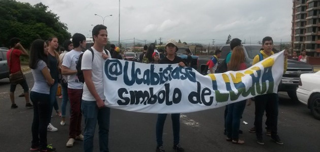 Estudiantes se unen en protesta por crisis universitaria y en el país