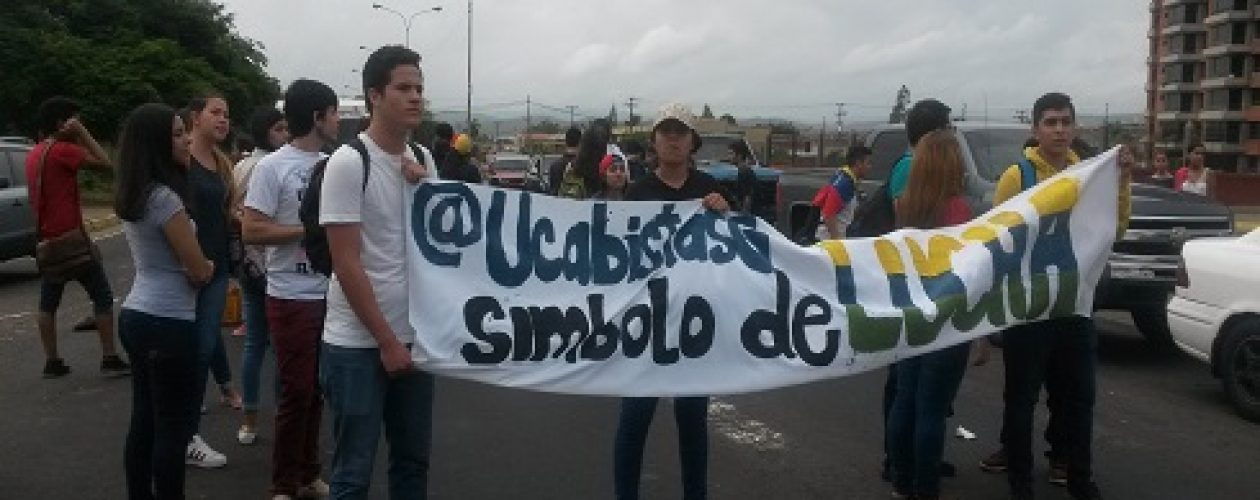 Estudiantes se unen en protesta por crisis universitaria y en el país