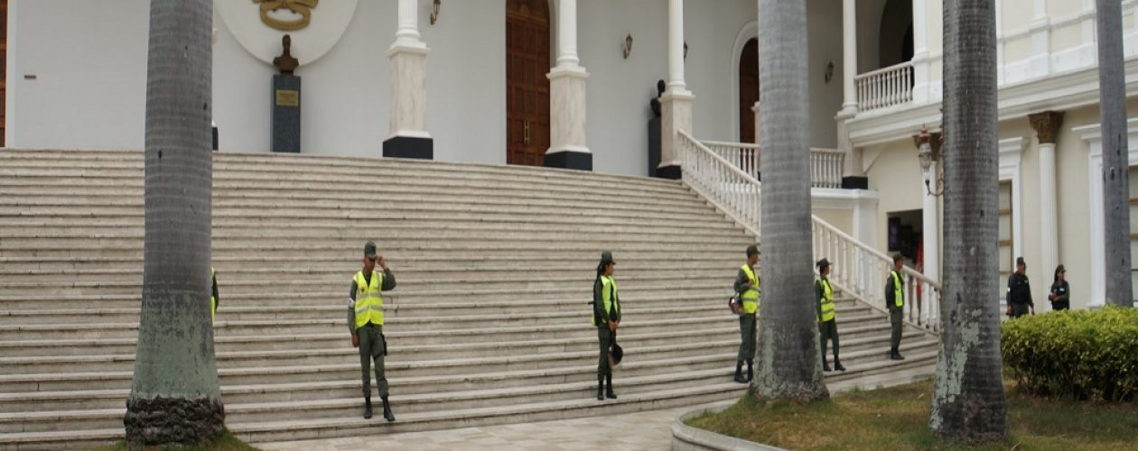 Guardia Nacional  impiden entrada de la prensa al Palacio Federal Legislativo #17Abr