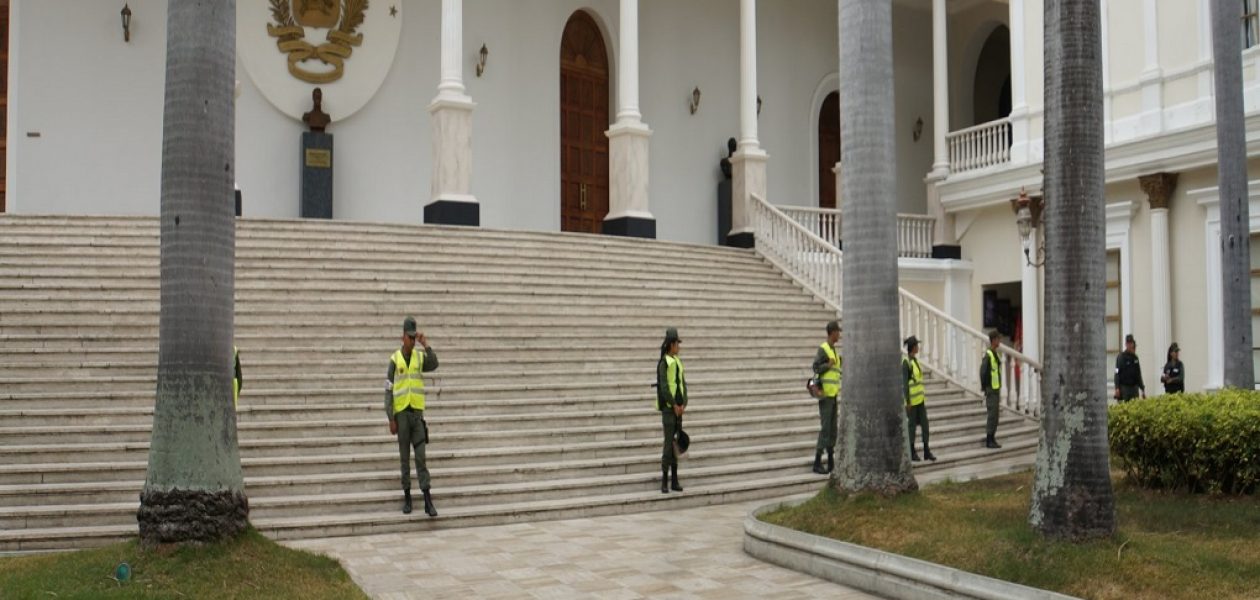 Guardia Nacional  impiden entrada de la prensa al Palacio Federal Legislativo #17Abr