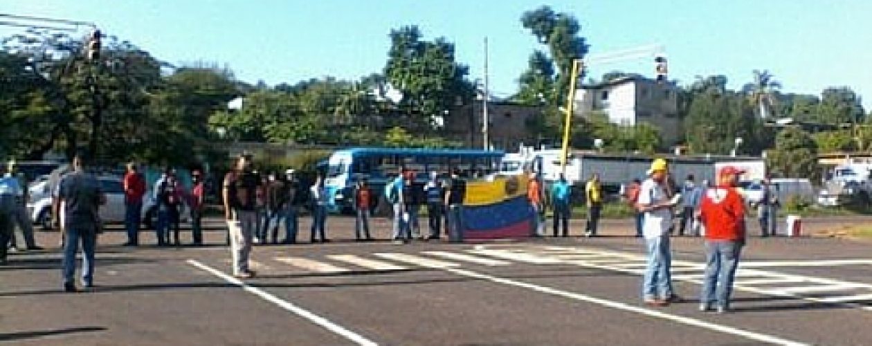 Guayana: Protestan en Ferrominera por detención de extrabajadores