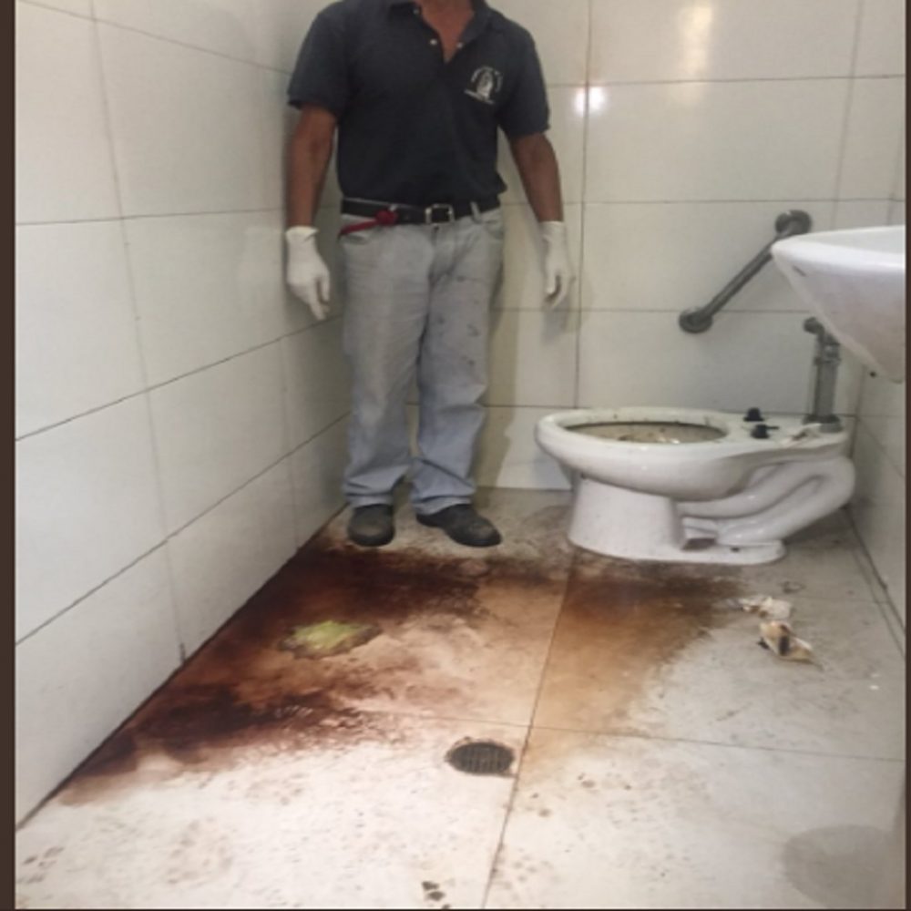 Periodistas fueron golpeados y robados por mostrar la realidad de la morgue del Hospital Vargas