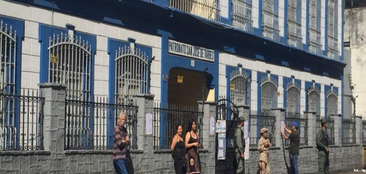 Centros de votación en Caracas permanecen vacíos (FOTOS)
