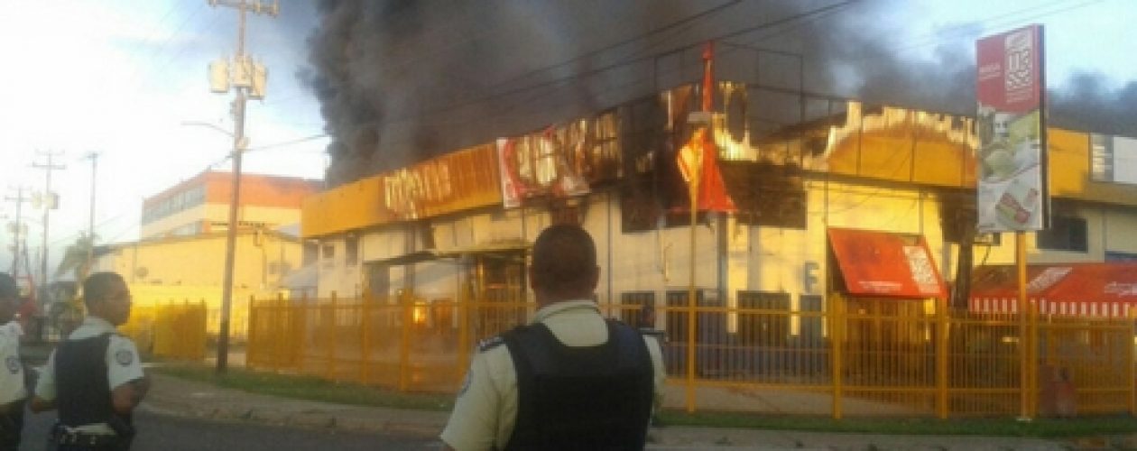 Incendio en Guayana consume planta procesadora de alimentos
