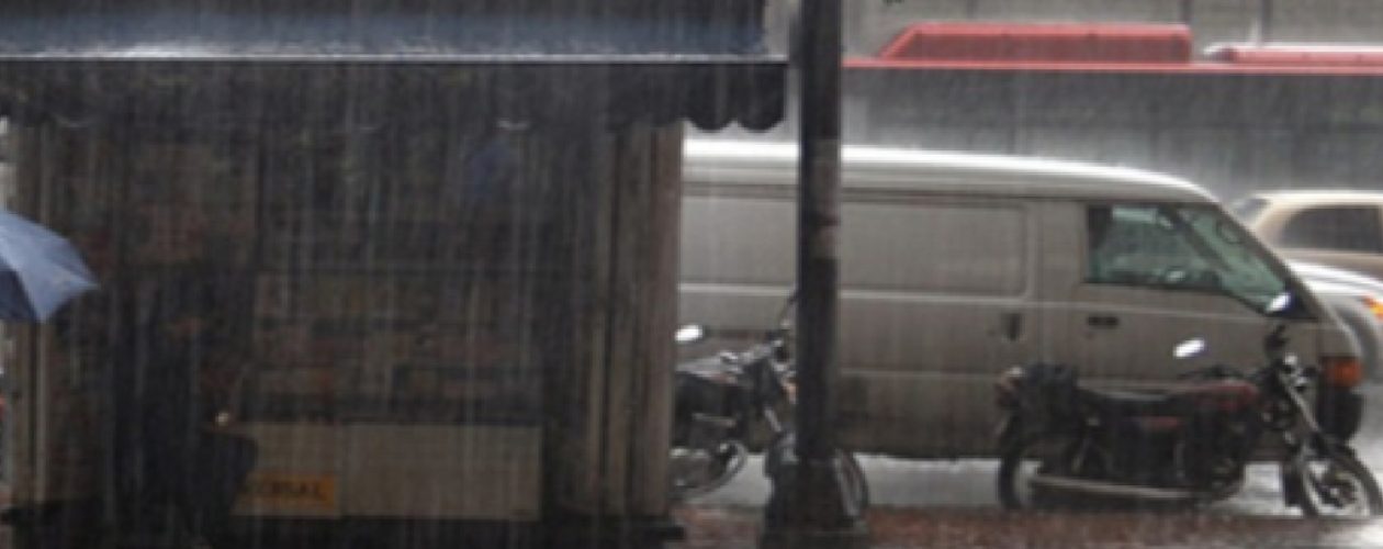 Lluvias en Caracas causan caos y fallas eléctricas