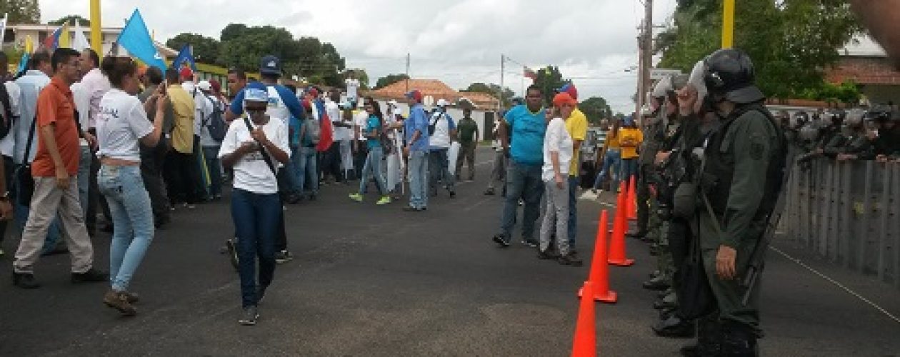 Marcha al CNE: ciudadanos presionan por el referendo revocatorio