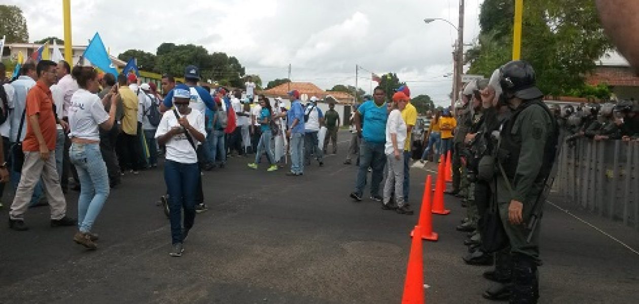 Marcha al CNE: ciudadanos presionan por el referendo revocatorio