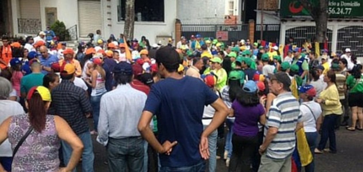 Marcha opositora en Táchira logró entregar documento al CNE