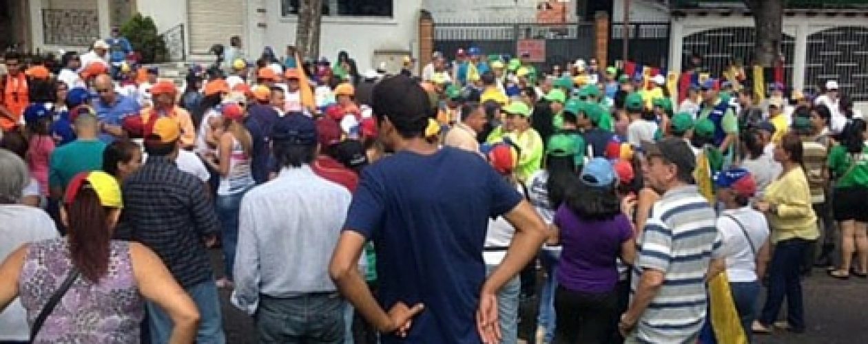 Marcha opositora en Táchira logró entregar documento al CNE