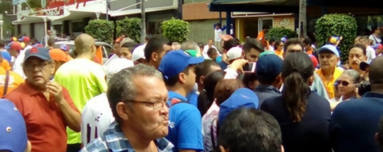 Marcha al CNE truncada en Aragua por colectivos motorizados