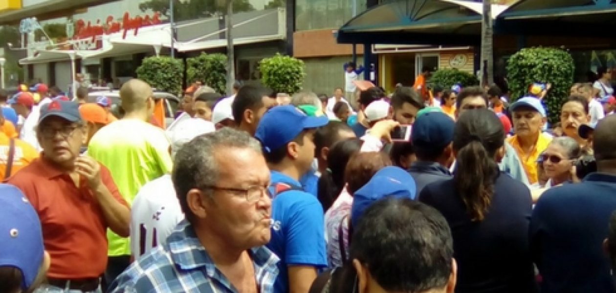 Marcha al CNE truncada en Aragua por colectivos motorizados