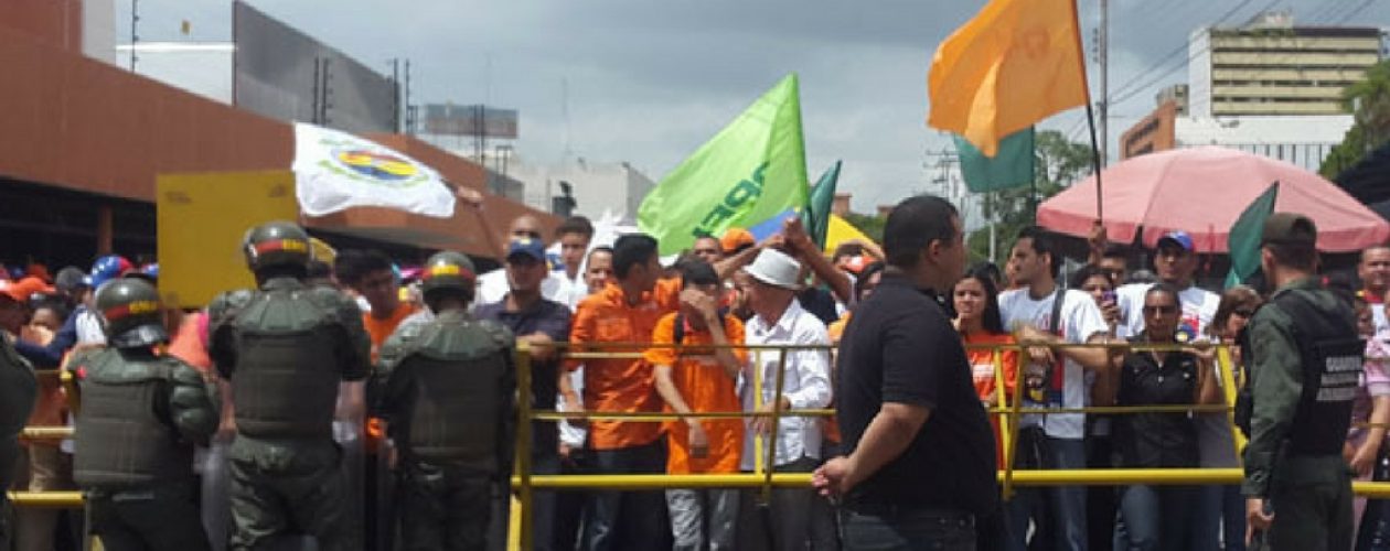 Marcha al CNE: Aragua entregó documento para recolección del 20%