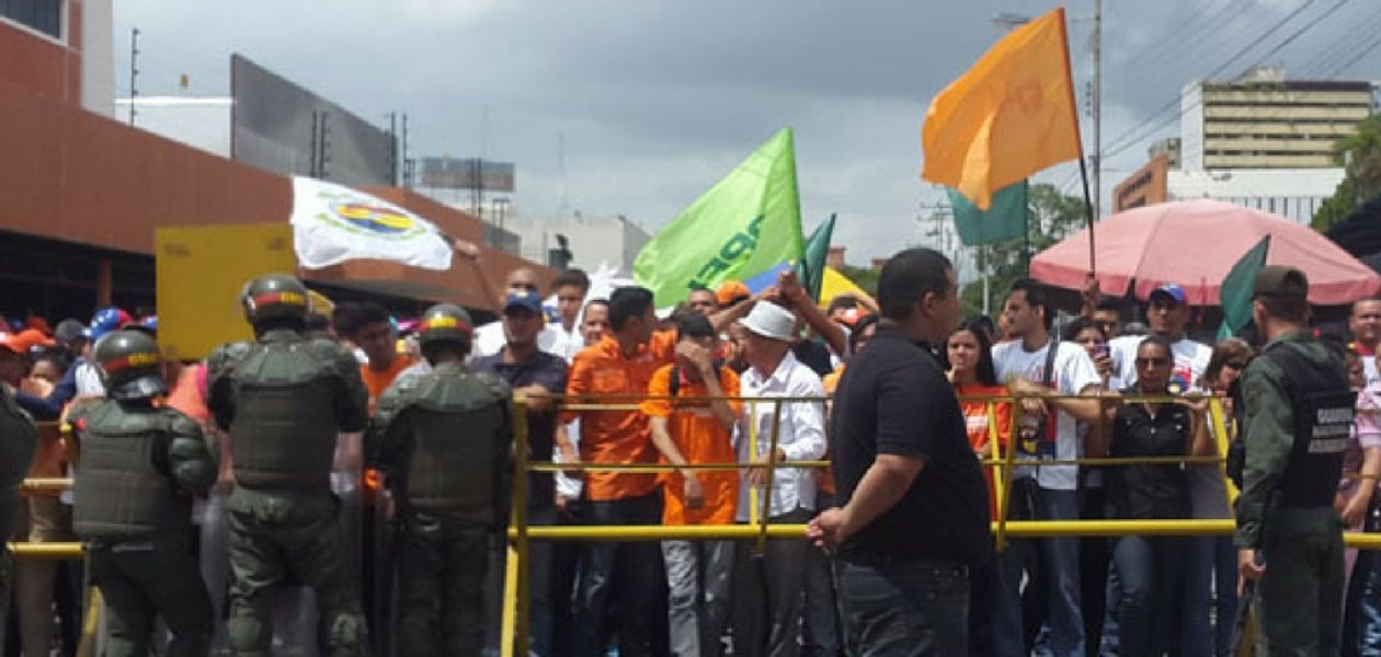 Marcha al CNE: Aragua entregó documento para recolección del 20%